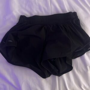 lululemon hotty hot black shorts 2.5 inch